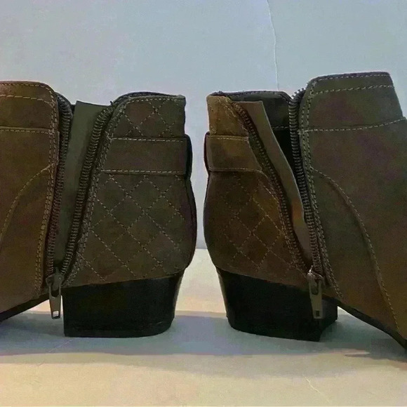 Unisa Women’s Ankle Boot Size 7.5 Taupe Side Zip Buckle Accent. - Picture 7 of 14